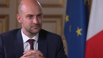 وزير خارجية فرنسا يعارض ترامب بشدة: لا نؤيد ضرب البنية التحتية المدنية في إيران