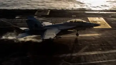 مقاتلات أمريكية تقلع من حاملة الطائرات أبراهام لينكولن لشن ضربات ضد إيران