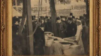 جامعة القاهرة تشارك صورة تاريخية لوضع حجر الأساس لأول جامعة أهلية في مصر