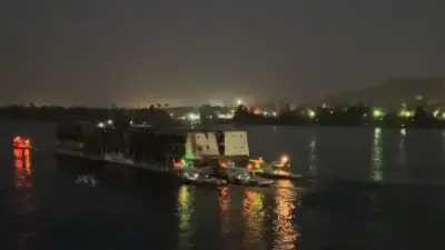 إنقاذ ناجح: تسيير باخرة نيلية متعطلة أسفل كوبرى دندرة العلوى بقنا دون إصابات