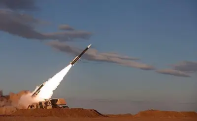 وزارة الدفاع الإماراتية: أنظمة الدفاع الجوي تتصدى بنجاح للتهديدات الصاروخية الحالية