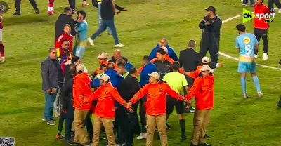 الأهلي يتحرك بالفيديوات لتبرئة الشناوي من تهمة الاعتداء على حكم لقاء سيراميكا