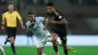 خبير تحكيمي يحسم الجدل حول ركلة الجزاء المثيرة في مباراة الفيحاء والأهلي