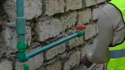 حملة موسعة لإزالة وصلات المياه غير الشرعية في حدائق أكتوبر لضمان العدالة والكفاءة