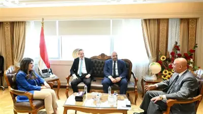 وزيرة الإسكان تبحث مع أكوا باور السعودية توطين صناعة محطات تحلية مياه البحر