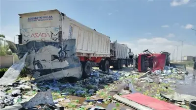 انقلاب سيارة نقل محملة بالزيت بطريق استاد برج العرب في الإسكندرية دون إصابات