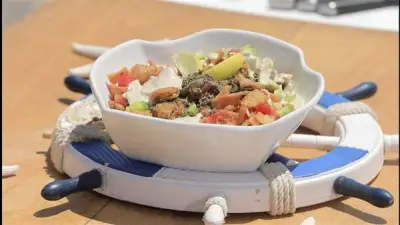 طريقة عمل سلطة الأنشوجة في شم النسيم: خطوات سهلة ونصائح ذهبية