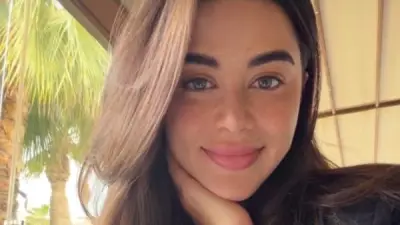 يارا السكري تخطف الأنظار بإطلالة كلاسيكية وتكشف عن تفاصيل علاقتها مع أحمد العوضي