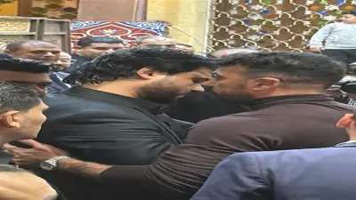 أحمد العوضي يشارك في عزاء والد محمود حمدان بحضور نجوم الفن في مسجد الحامدية