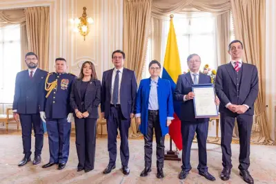 سفير مصر لدى كولومبيا يقدم أوراق اعتماده لرئيس الجمهورية في بوغوتا