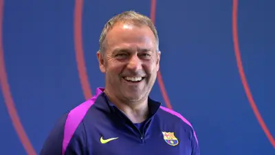 فليك يعلن قائمة برشلونة في الديربي مع عودة دي يونج.. هل ينهي البارسا آمال الريال في الليجا؟