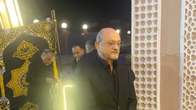 شريف عرفة ومنة عرفة يشاركان في عزاء مدير التصوير عبد الحميد التوني في الشيخ زايد