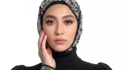 زيزي عادل تخطف الأنظار بإطلالتها المحتشمة بالحجاب: 