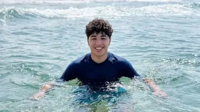 أهالي المنوفية يستغيثون لانتشال جثمان طالب صيدلي غرق في بحر الريسة بالعريش