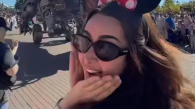 هنا الزاهد تعود طفلة في ديزني لاند وتشارك لحظات سحرية مع جمهورها عبر إنستجرام