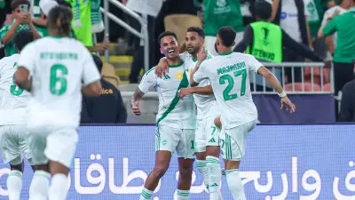 رياض محرز يطلق وعدًا جديدًا لجماهير الأهلي بعد التأهل الآسيوي المثير