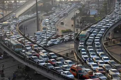 كثافات مرورية عالية بكوبري أكتوبر.. ومسطحات أرضية أفضل للتنقل