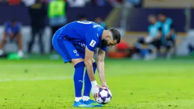 لاعب الهلال السابق يهاجم بنزيما: أصبح عالة على الفريق.. وإنزاجي فشل في الإدارة