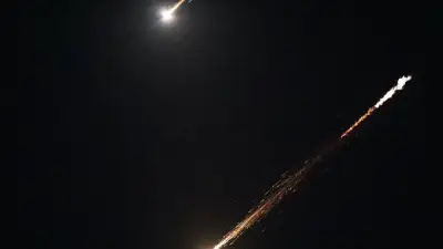 صحيفة بريطانية تكشف استخدام إيران لقمر تجسس صيني لاستهداف قواعد أمريكية