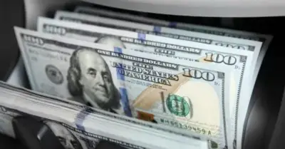 من ملاذ آمن إلى عملة متقلبة: الدولار الأمريكي يواجه ضغوطاً بين التوترات مع إيران