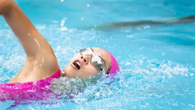 استشاري تغذية علاجية يوضح الطرق الصحيحة لاستشفاء العضلات بعد السباحة