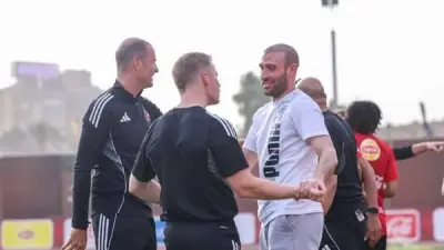 عمر كمال عبد الواحد يزور تدريبات الأهلي استعدادًا لمواجهة بيراميدز في الدوري المصري