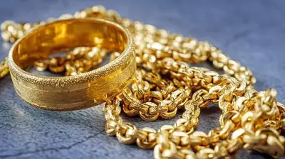 أسعار الذهب العالمية تتماسك قرب القمم التاريخية رغم تراجع النفط