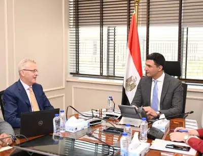 وزير الصناعة يؤكد حرص الحكومة على تعزيز الإنتاج المحلي للسيارات في مصر