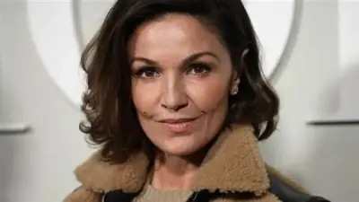 وفاة الممثلة المغربية الفرنسية نادية فارس بعد أزمة قلبية في مسبح باريسي