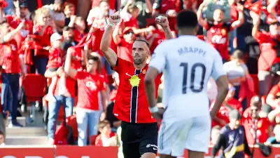 أسطورة الكاميرون إيتو يهنئ موريكي بعد تحطيم رقمه القياسي في ريال مايوركا