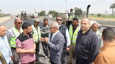 محافظ بني سويف يتفقد أعمال رصف طريق دمو ويؤكد على الإسراع في التنفيذ