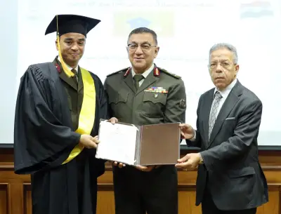 الأكاديمية الطبية العسكرية تكرم المتفوقين وتسلم الشهادات العلمية للأطباء