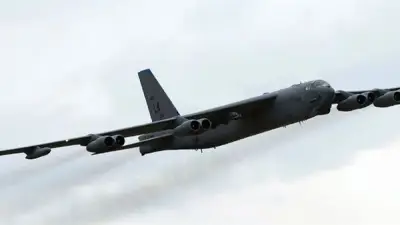 قاذفات B-52 الأمريكية تحلق فوق إيران بعد تدمير دفاعاتها الجوية