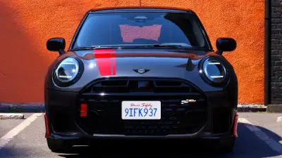 انطلاق ميني كوبر S 4-Door Red Line 2026: سعرها العالمي وتفاصيل الإصدار المحدود