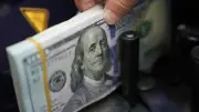 خبير اقتصادي: تحويلات المصريين بالخارج تقفز إلى 29.4 مليار دولار في 8 أشهر