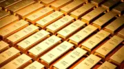 تراجع حاد في أسعار الذهب عالمياً بنسبة 3% وسط تحول المستثمرين للنفط بسبب الحرب الأمريكية الإيرانية
