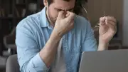 الصداع ليس طبيعياً.. 6 أسباب خطيرة قد لا تنتبه إليها