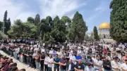 70 ألف مصل يؤدون صلاة الجمعة في المسجد الأقصى رغم إجراءات الاحتلال