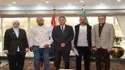 محافظ القليوبية يكرم سائقي اللوادر لبطولتهما في إخماد حريق مصانع القناطر الخيرية