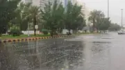الأرصاد الجوية تحذر من شبورة مائية ورياح نشطة مع انخفاض نسبي في درجات الحرارة
