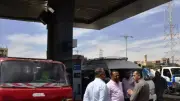 محافظ أسوان يتفقد محطة وقود بطريق السادات لضبط منظومة البترول
