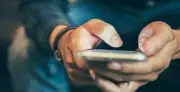 كيفية تعديل الساعة يدويًا على هاتفك بسهولة
