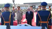 الرئيس السيسي يضع إكليلا من الزهور على النصب التذكاري لشهداء القوات المسلحة وقبر السادات