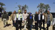 محافظ بورسعيد يتابع استمرار رصف الطرق الداخلية بمنطقة النور بحي الضواحي