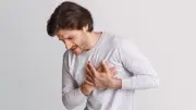 تسارع ضربات القلب: متى يكون طبيعيًا ومتى يستدعي القلق؟