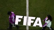 فيفا يدرس مقترحاً لإقامة مباريات الدوريات المحلية خارج البلاد بخمسة ضوابط