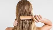 طرق تنظيف فروة الرأس الصحيحة للحصول على شعر صحي ولامع
