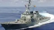 المدمرة الأمريكية رافائيل بيرالتا تعترض سفينة متجهة إلى ميناء إيراني
