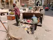 إلزام المحال التجارية بالجيزة بوضع صناديق قمامة أمام واجهاتها