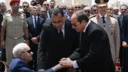 الرئيس السيسي يتقدم مشيعي جنازة والد رئيس الوزراء